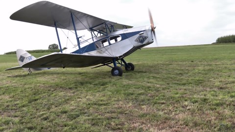 Watch this 1930s Fox Moth fly again - "Simple design, remarkable history"