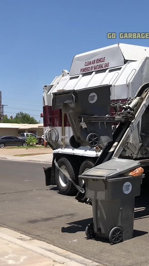 Garbage Truck Breaks My Neighbors Trash Bin 😱 #fyp #garbagetruck #foryou #garbage #broken