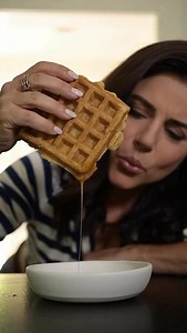Homemade Apple Waffles don’t get any better than THIS ⬇️ Recipe below in comments. You’re welcome 💋 | Tiffani Thiessen