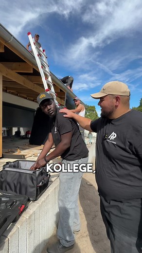 Kabel abisolieren? Kein Problem. 😉 #bremen #bremencity #deutschland #baustelle #photovoltaik