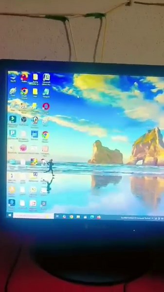 How to change icon size large & small on Pc or Laptop|| #shorts #computer #tech #windows #iconsize
