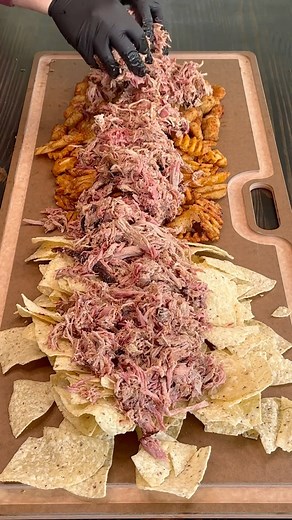 Massive Nacho Platter | Grillnation