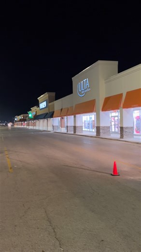 A little late night HUGE strip mall cleaning before the holiday rush!! | Full blast pressure washing