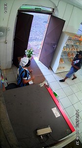 7.4K views · 177 reactions | ⚠️ ASSALTO A MÃO ARMADA ⚠️ Realizado assalto a mão armada em um estabelecimento comercial em Itaqui no dia 14/04 por volta das 18:39 horas. | De Hora Em Hora | Facebook