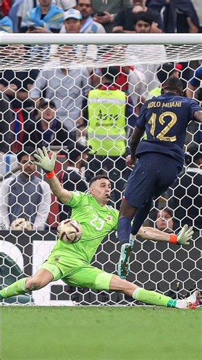 #TBT 2022 World Cup: Dibu Martinez made a historic save on Kolo Muani's shot. #argentina #france