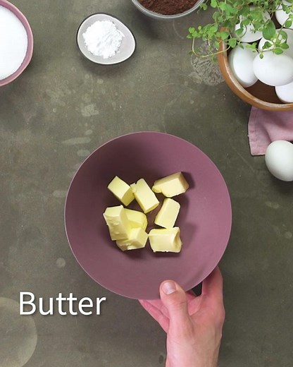 Diese Muffins sind perfekt für alle Zupfkuchen-Fans und die, die es werden wollen! Zupfkuchen ist einfach immer ein Renner und bringt in dieser Mini-Variante Abwechslung auf eure Kuchenbuffets, die auch für kleine Kinderhände super handlich ist. 😍 Zum Rezept: https://www.chefkoch.de/rezepte/2129401342554803/Zupfkuchen-Muffins.html | Chefkoch