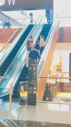 Beautiful Fashion & Vibes at Dubai Mall 🇦🇪 #Viral #DubaiMall2025