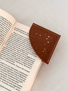 11K views · 408 reactions | Facilissimo segnalibro 朗 Vi lascio il link della Perforatrice Automatica ➡️ https://amzn.to/3PXB38D | KIKA Tutorial Creativi | Facebook