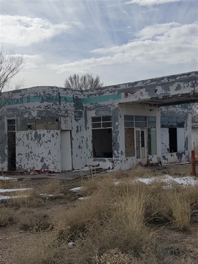 Exploring an Abandoned Gas Station on Route 66