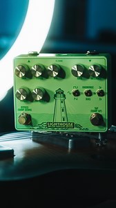 Full demo // link in bio! More harmonic tremolo tones from the Lighthouse Amplitude Modulating Amplifier - a bias tremolo AND harmonic tremolo in one, plus an amazing preamp and innovative EQ, tap tempo and subdivisions, three seductive waveforms, rhythmic ramping up and down via foot switch, and so much more. Hit my link in bio and hear it with the amazing @wide_sky_guitars P125c and @curtis_novak_pickups P90s! Thanks to Mark Bennett at @bennettcustomaudio! This pedal is amazing and definitely 