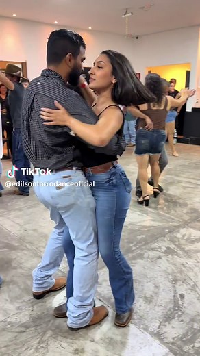 Forró De Piseiro: A Dança que Encanta