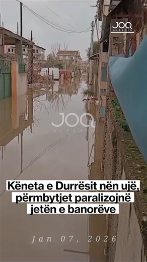 Situatë e rëndë raportohet në zonën e Kënetës në Durrës, ku reshjet e shiut kanë shkaktuar përmbytje të mëdha, duke paralizuar plotësisht jetën e banorëve. Rrugët janë bërë të pakalueshme, ndërsa uji ka mbuluar pjesën më të madhe të zonës, duke izoluar familjet në banesat e tyre. Sipas denoncimeve të qytetarëve, hidrovorët nuk po funksionojnë siç duhet, duke e përkeqësuar edhe më tej situatën. Fëmijët nuk kanë mundur të shkojnë në shkollë, shumë banorë janë penguar të shkojnë në punë, ndërsa rre