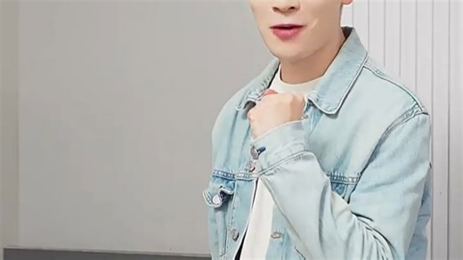 TCL电视T6L，搭载QLED量子点技术与MEMC运动补偿，支持120Hz高刷屏幕，画质清晰流畅，搭配AI语音智能系统，操作便捷，畅享家庭影院级视听体验。内置灵