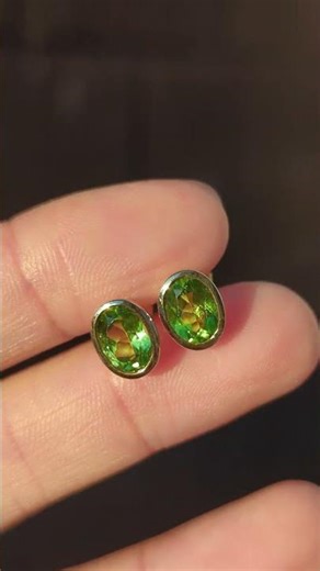 9ct Yellow Gold Green Peridot Oval Stud Earrings Natual 2.0ct Bezel Set Minimal