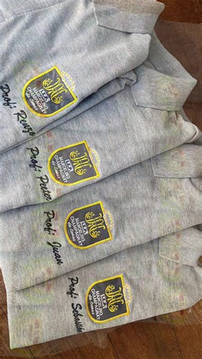 Polos bordados con insignia logo de colegio inicial primaria secundaria kinder 💕 GORRAS POLOS POLERAS BORDADOS PERSONALIZADOS PARA MAESTRAS 👩‍🏫 Y AUXILIARES, ENVIOS A TODO EL PERÚ 🇵🇪 • DE VUELTA A CLASES 2026 / VACACIONES 2026 MISS INICIAL PRIMARIA SECUNDARIA COLEGIOS ESCUELAS ESTIMULACIÓN TEMPRANA EDUCACIÓN INICIAL DOCENTES 👩‍🏫 #EnviosNacionales #maestra #bordadospersonalizados #peru #devueltaaclases