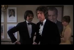 Scene from "Shampoo" featuring Warren Beatty, Julie Christie, Goldie Hawn, Lee Grant, Jack Warden and Tony Bill. | SHAMPOO (1975)