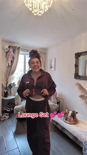 Keira Skillen (@keiraskillen)’s video of lounge set