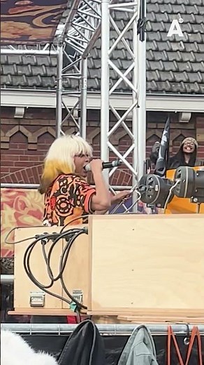 Erykah Badu geeft spontaan optreden Koningsdag