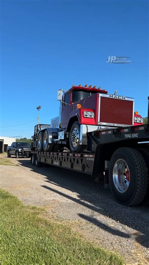"Full Spool" rolling into the pits at Mile Branch Grange Tractor Pulling before OSTPA competition. - #ProPulling #Trucking #Mack #BigRig #Diesel | JP Pulling Productions