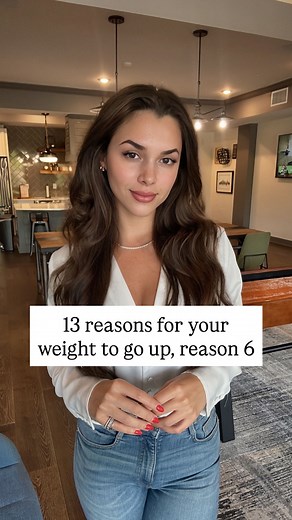 Mari Nunes | Nutrition & Exercise on Instagram: "Reason 6 for your weight to go up even while you are on a diet! 🚽 When your digestion slows down, the number on the scale can rise, but that increase is not fat. It is retention. If you are constipated, food stays in your intestines for much longer than normal. The average person carries about 1-2kg of stool and intestinal content when digestion slows. That weight can rise even more after a few days without proper bowel movements. For example, if
