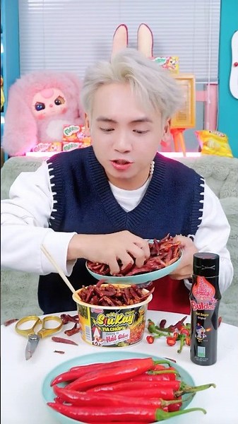 Spicy noodles level Bronze, Gold, and King! 😂 🍜 🌶️ #taihoa #viral #shorts
