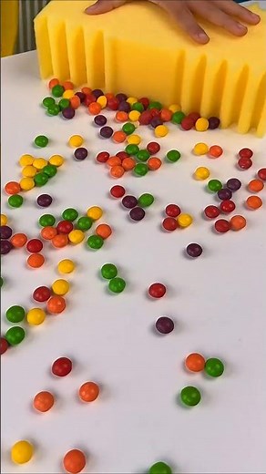 🎨🍬 Color Surprise! Find the Candy in the Giant Sponge Game!