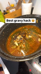 Makes the most delicious gravy 😋 #cooking #hacks #gravy #tipsandtricks #newyear #lifehacks #yummyfood #cookingtips | Randy & Mandy