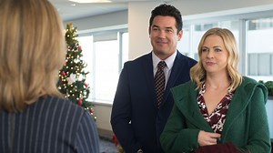 Watch Broadcasting Christmas for Free Online | Pluto TV