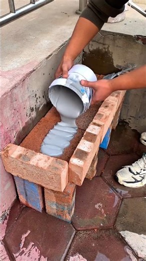Technique for building a water tank with bricks attached to the wall