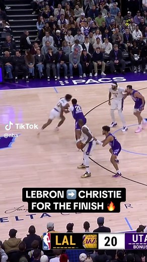 LeBron James' Impressive Bounce Pass to Max Christie