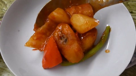 How to cook pork pochero for family meals