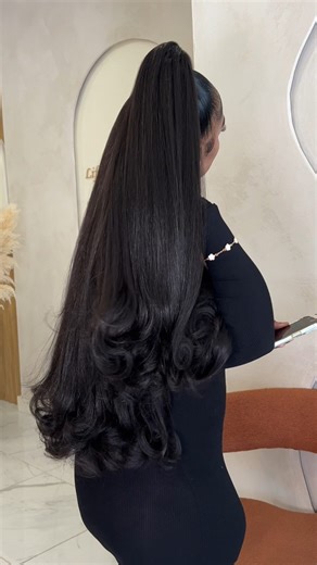 Chez Ruby's Beauty Salon - H.A.I.R B.O.S.S 💯 on Instagram: "Everything is sitting well 😉😍 Half up/down on our beautiful client ✨🫶🏽 #halpuphalfdown #halpuphalfdownhair #montrealhairstylist #canadahairstylist #hairpage #hairstylist #support #fyp #foryou"