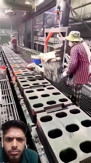 Traditional Clay Sand Casting: Manual Molten Iron Pouring with Crane-Suspended Ladle