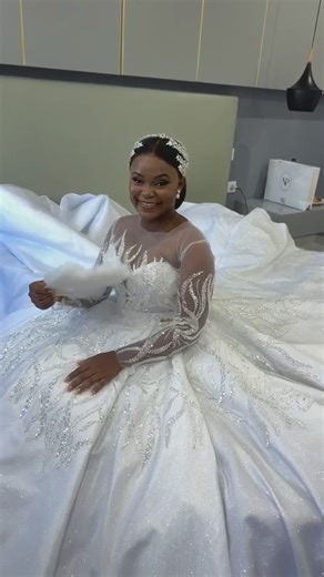 Our perfect bride Elcidiah ✨ O que falar do teu vestido 3 em 1? Obrigada pela confiança senti mo nos tão honrados com o teu Feedback E por saber que foi exatamente como sonhaste 📍Alto Mãe / Av Rio Tembe ☎️ 258842928953 / 876928953 | Dircia yumi Atelier