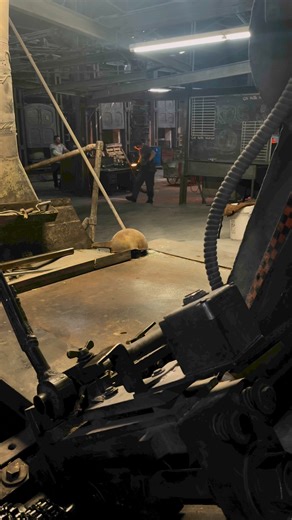 Clear art glass in the making 🔥 | Kokomo Opalescent Glass