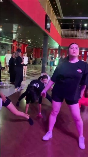 ' Voguing in the class! #dancevideo #dance #danceclass #vogue #voguing