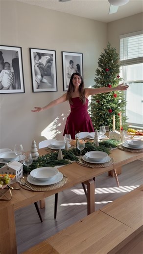 Anna Ortiz on Instagram: "La solución perfecta para espacios pequeños🏠 Ahora que vienen las fiestas y viene mucha gente a casa la mesa @transformertable es nuestra mejor aliada, es súper práctica ya que en la vida diaria puedes tenerla como mueble recibidor o mesa para dos personas, y en fechas especiales caben a la mesa has 12 comensales🤩 Con el código ANNA100 tenéis $100 de descuento🥳 *PUBLI REGALO #navidad2025 #mesanavideña #reunionesfamiliares #christmas2025 #comidanavideña"