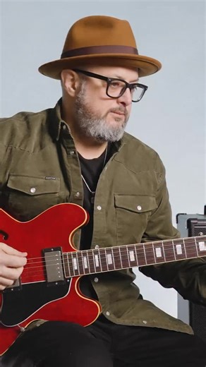 Ever feel stuck in one pentatonic box? This lesson is all about connecting the entire neck—without memorizing shapes or overthinking it. 5 simple steps. One scale. The whole fretboard. Full lesson is up now on Marty Music YouTube 🎶 Connecting the Pentatonic Box: Move Across the Entire Fretboard Like a Pro https://youtu.be/lOOUbkiuQ0k Just play. Keep it fun. 🎸 | Marty Schwartz
