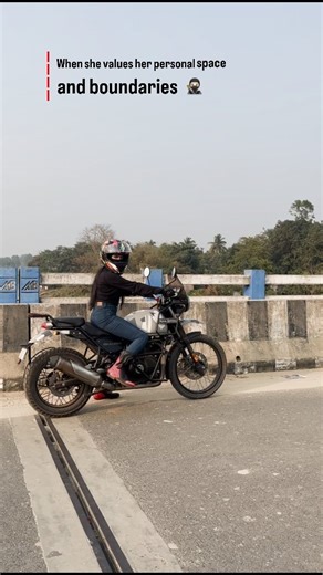 Tizz on Instagram: "Why do I hide my face?? Sadly, women online face more stalking, harassment, and misuse of images. Hiding the face gives a layer of protection—especially for creators who don’t want strangers recognizing them in real life, It's her choice! I decide when, how, and if i reveal myself. It’s power, not insecurity! Hiding your face ≠ lack of confidence?? NO BRO!!! Often it means clear boundaries and creative clarity. . . . . . . #himalayan411 #royalenfieldhimalayan #bikegirl #femal