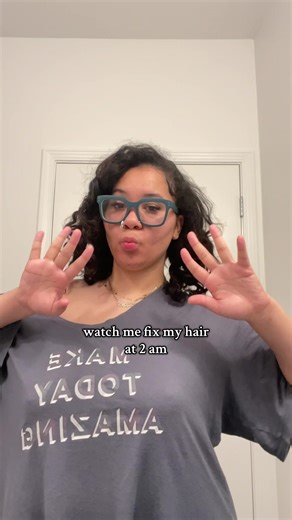 i burned my fingers like three times doing ts 😭😭 and it was my first time using the wand by myself #curlyhair #hairtok #viral #foryoupage #revamp