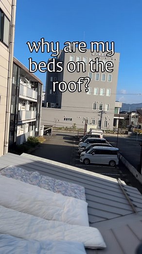 to be a textile artist in a country that takes traditional beds so seriously just tickles the heart. japan doesn’t have any quilt culture - but the bed culture makes me so happy. i love my futon so much. #textileart #anartistslife #blanketmaker | naoshiimasu