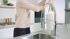 With the GROHE K7, we are redefining the focal point of your kitchen. This professional faucet for at home offers a spray that can be pulled out, turned and swivelled 360°, and operated with one hand. This way, you can devote your full attention to preparing a delicious meal. 😊 | GROHE