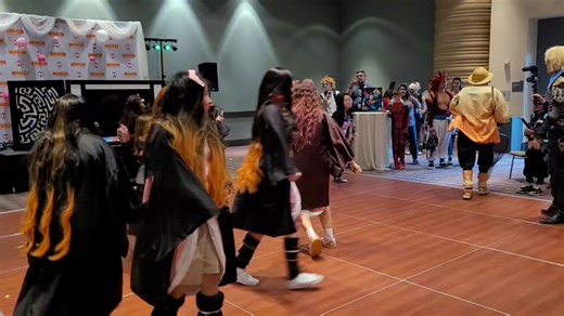 I saw wholewheatpete at a cosplay con #nezukochan #nezuko #zenitsu #wholewheatpete