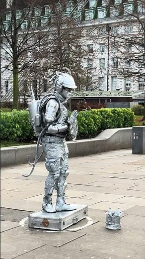 “Unbelievable Human Statue Performance 🤯 #StreetArt”