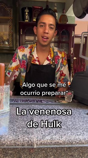 Cómo preparar la venenosa de Hulk. #cocteleria #pasionporloquehacemos #tragos #barman #bebidas #parati #desarrollopersonal #aprendizaje #fyp #hulk