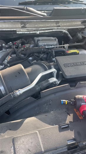 🔧changing out the map sensor in my 2020 duramax took like 5 minutes just because the clip was being stubborn but i think I’ll start replacing it every 40/50k miles #duramax #silverado2500hd #dieselpower #milwaukeetools #fyppppppppppppppppppppppp #backyardmechanics