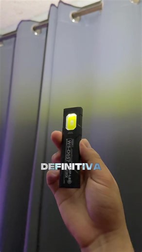 La lámpara definitiva ha llegado. ¡Créeme, ilumina como un rayo! Es superpotente y práctica, perfecta para llevar a todos lados. ¿Lo mejor? ¡Es recargable! Tiene varios modos de luz para adaptarse a cualquier ocasión. Se carga a través de un puerto tipo C, disponible en el carrito naranja #linterna #linternadebolsillo #lampara #lamparaled