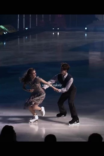 Emotional Ice Skating Dance by Valeriy and Vasilisa - Couple Performance