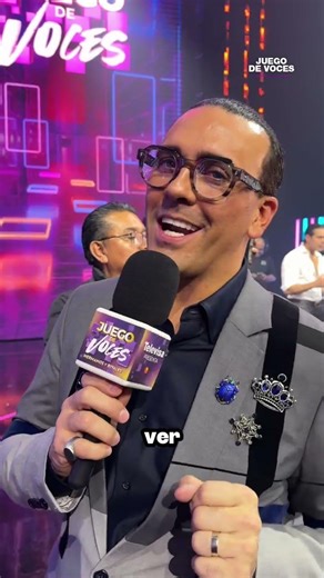 Ricardo Margaleff invites you to watch Camila Fernández and Luis Fonsi rehearsing backstage.