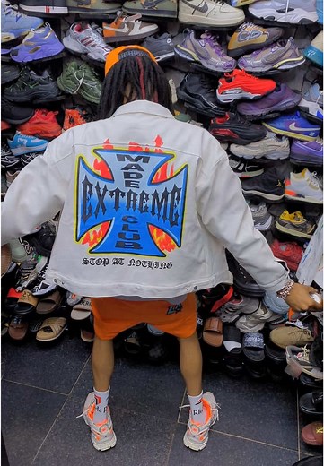 Not sugarcoating anything I’m the whole bakery 🥶🧡🤍🦁